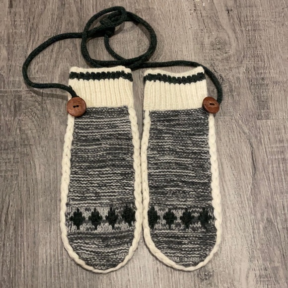 Mittens - Picture 1 of 2